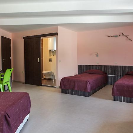 Family Hotel Kipra Exterior photo