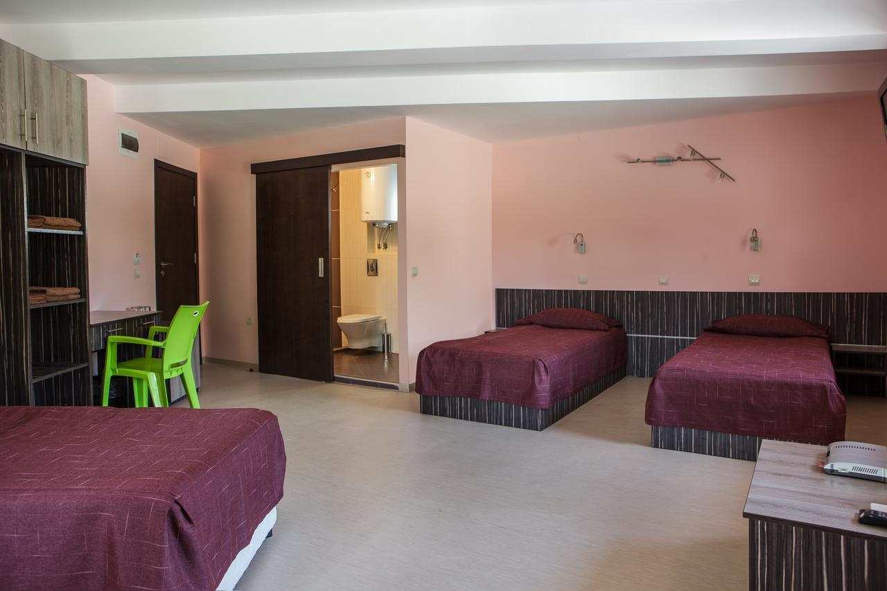 Family Hotel Kipra Exterior photo