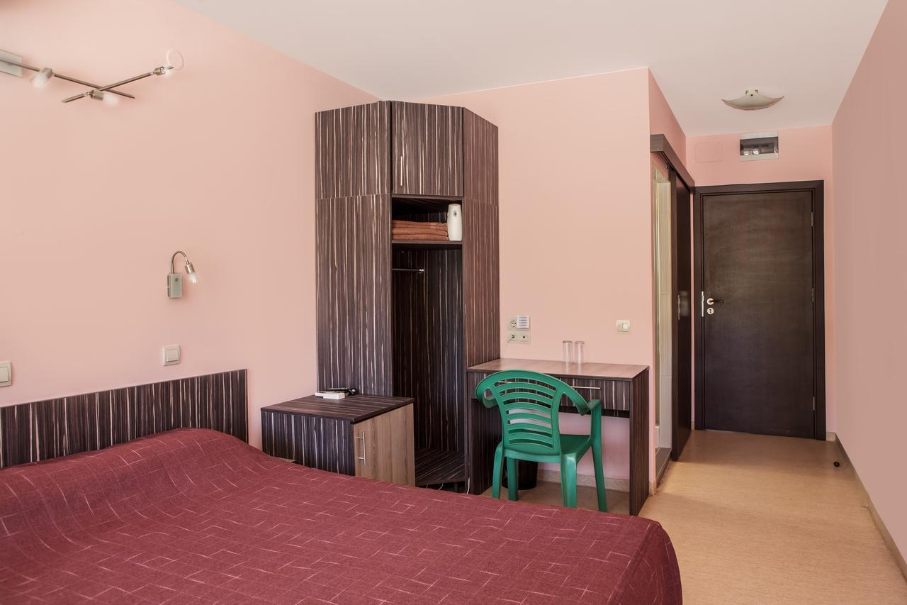 Family Hotel Kipra Exterior photo